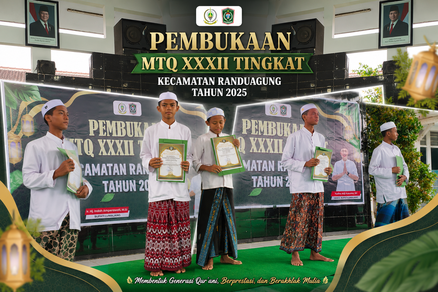 Potret siswa MTs Insan Qur'ani saat menerima penghargaan juara MHQ dan MTQ.