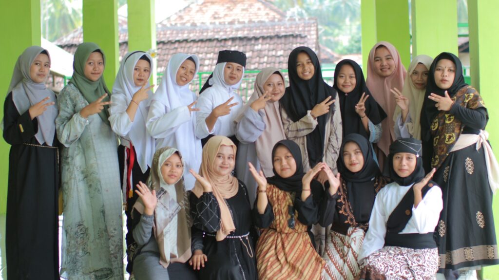Peringatan Hari Kartini MTs Insan Qurani