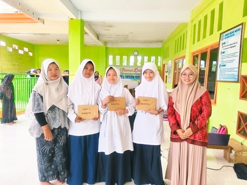 Peringatan Hari Kartini MTs Insan Qurani