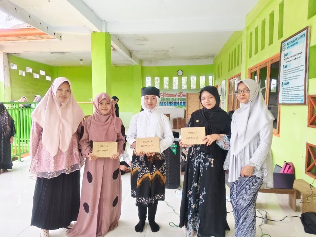 Peringatan Hari Kartini MTs Insan Qurani