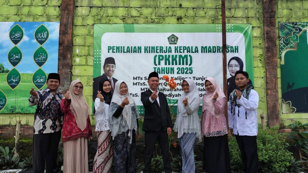 Peringatan Hari Kartini MTs Insan Qurani