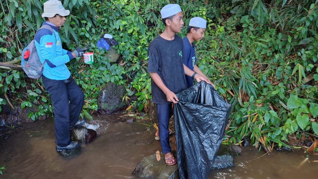 Peringatan Hari Pendidikan MTs Insan Qurani.