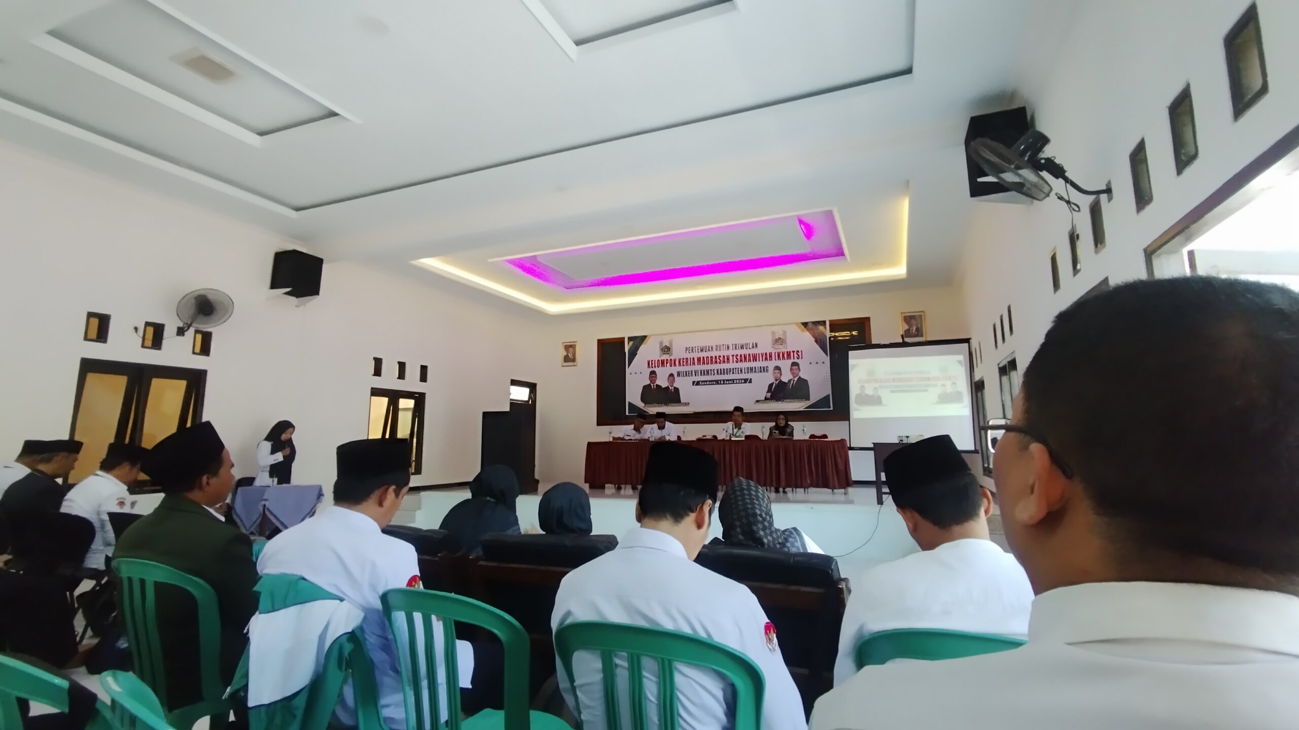 Kepala MTs Insan Qur’ani menghadiri Rapat Triwulan KKMTs di Lumajang Wilker 6