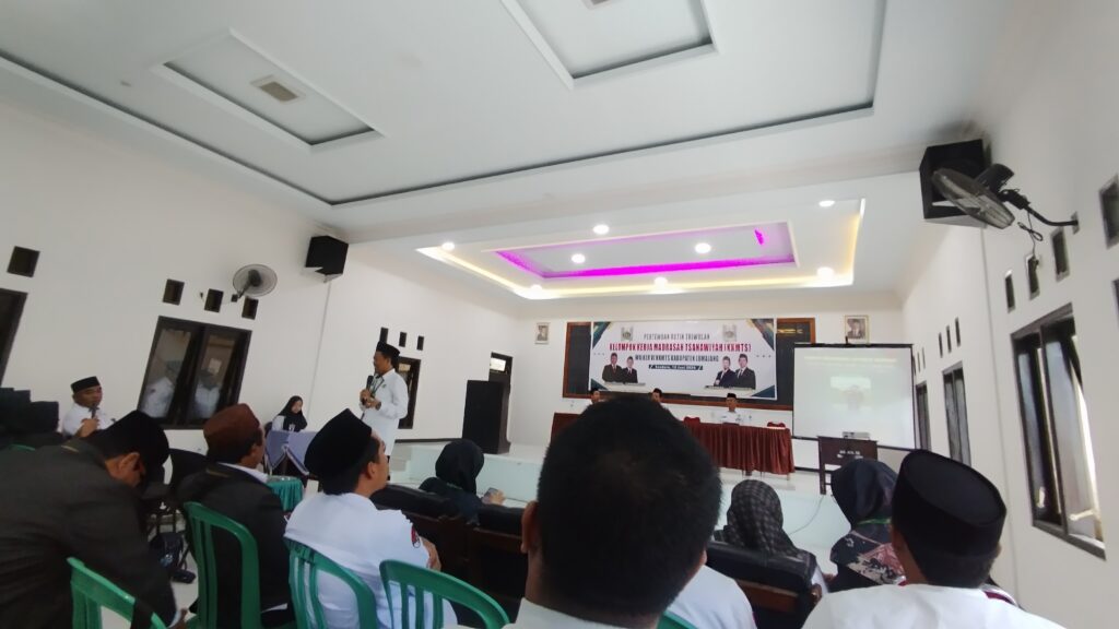 Kepala MTs Insan Qur’ani menghadiri Rapat Triwulan KKMTs di Lumajang Wilker 6