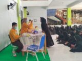 Tingkatkan Kesehatan Siswi, Puskesmas Tunjung Gelar Skrining dan Pemberian Vitamin Gigi di MTs Insan Qur’ani