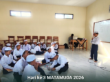 Peserta didik baru mengikuti lomba edukatif pada Hari Ketiga MATAMUDA 2026 di MTs Insan Qur'ani Ranulogong.